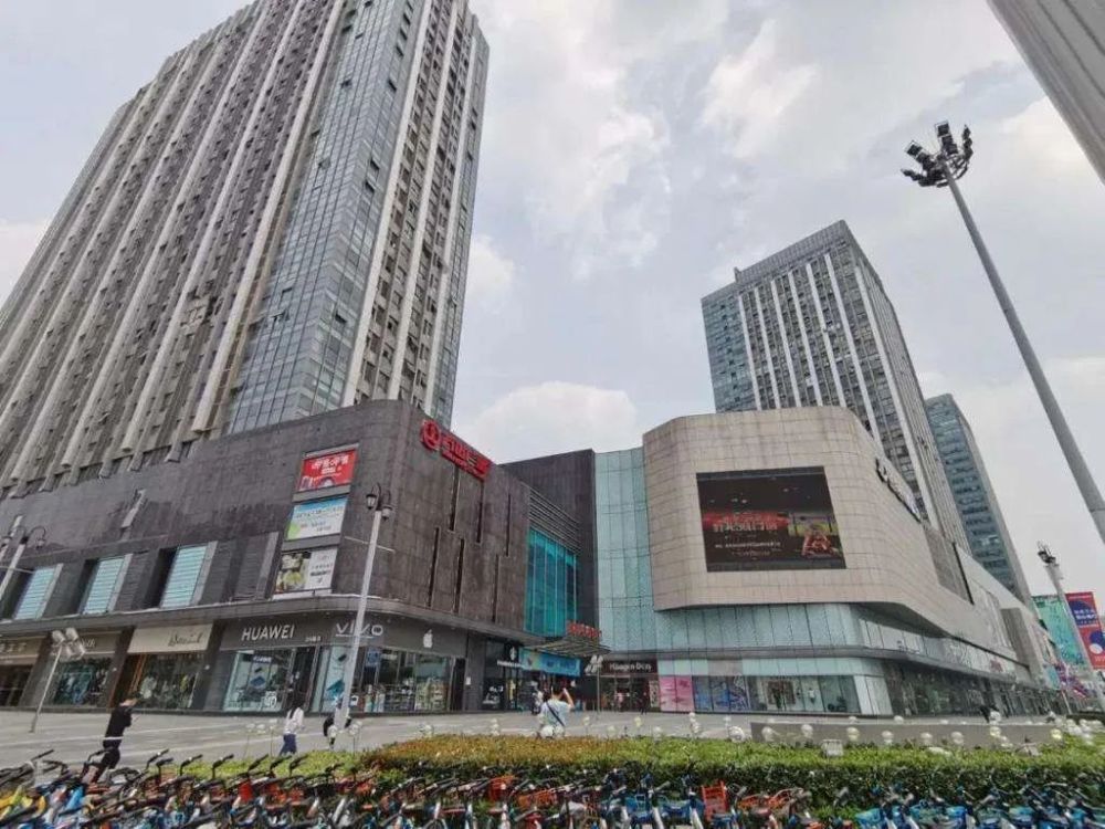 菱角湖万达广场(图源:网络)对于住在这里的汉口人,去武广,江汉路,武汉