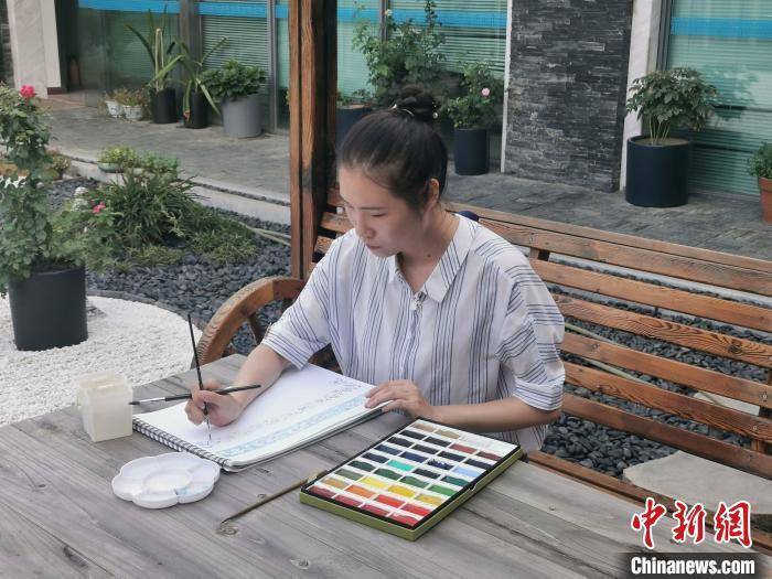 吴竹逸|“90后”海归硕士自创汉服品牌：“与子同袍，瑶之光华”