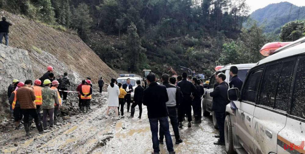 达州宣汉县发生山体滑坡,有房屋被埋,救援正在进行中!
