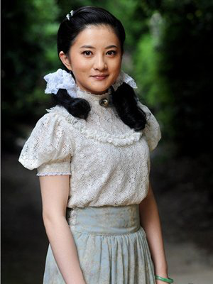 金铭|“小婉君”金铭晒舞蹈视频，40岁依旧肤白貌美，难怪当年琼瑶那么捧她