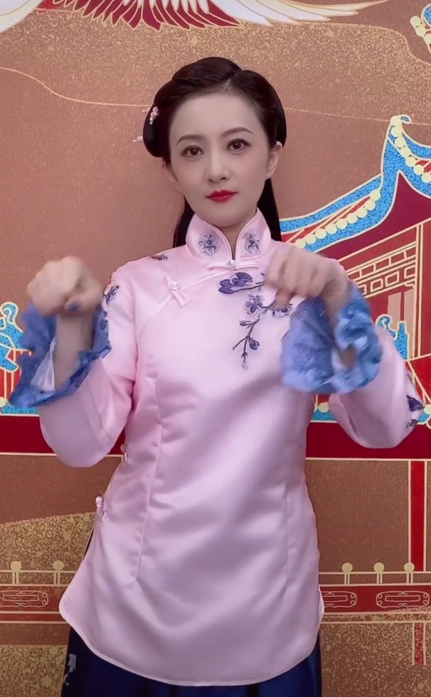 金铭|“小婉君”金铭晒舞蹈视频，40岁依旧肤白貌美，难怪当年琼瑶那么捧她