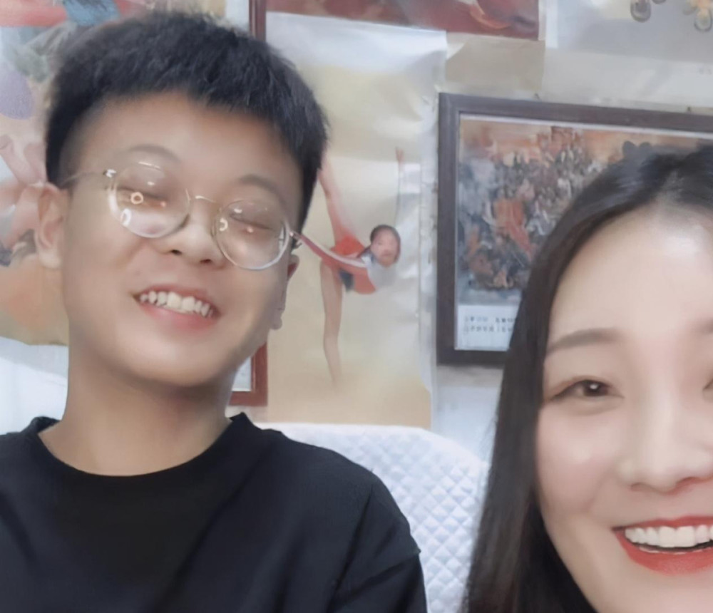 朱之文|朱之文儿媳直播翻车，冷落老公力捧亲弟弟，网友却喊走开！