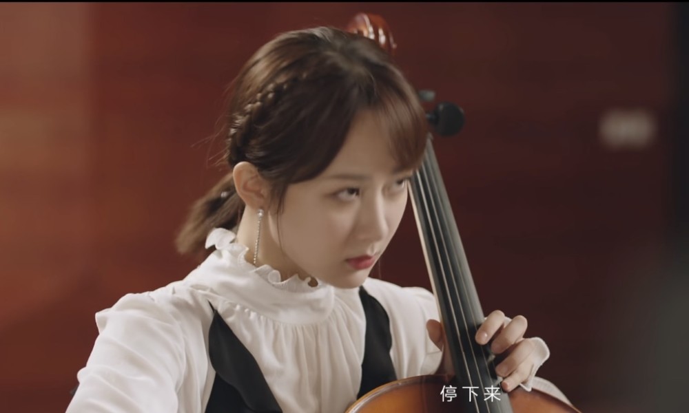 肖战|肖战离霸屏不远了！官方媒体帮他宣传新剧，《余生》最快11月定档