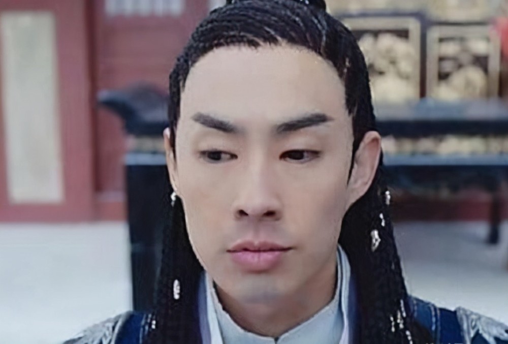 其实吴建豪的颜值一直都在下降,尤其是吴建豪在《锦绣未央》里饰演的"