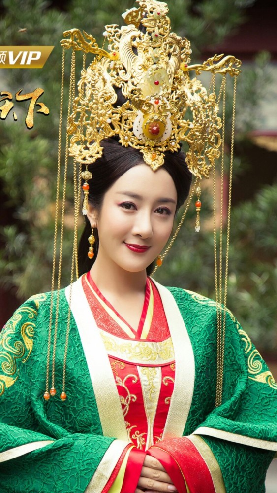 同样是绿色嫁衣赵丽颖最美安以轩最贵气