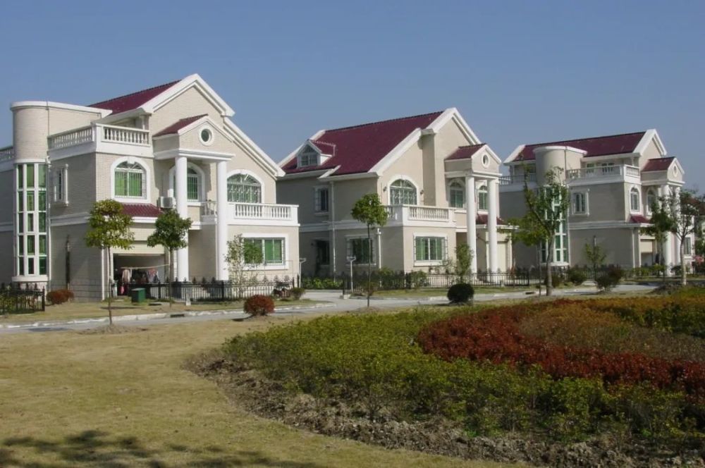 安亭首批农民别墅——梅园别墅建成 摄于2004年11月嘉金高速施工工地