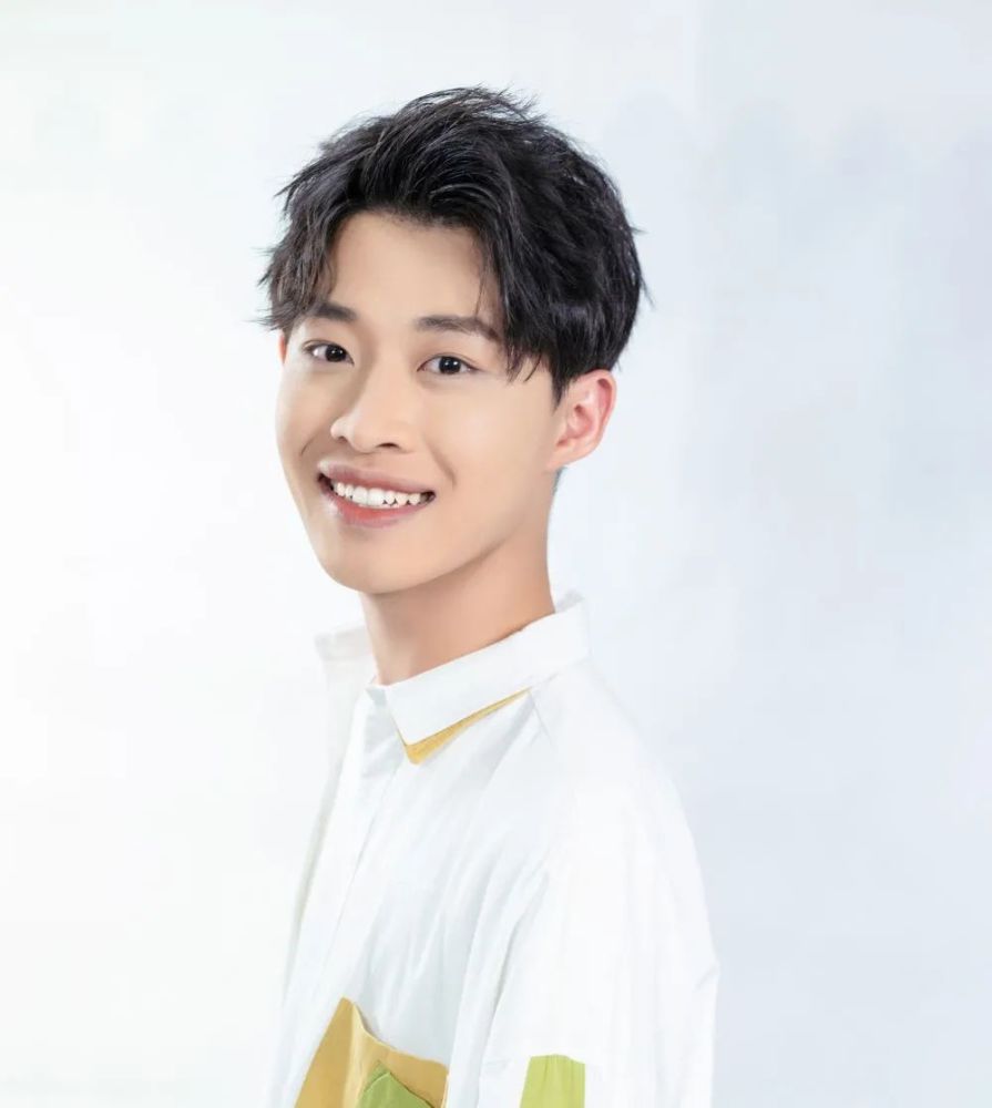 谢明皓|蹭了半个娱乐圈明星热度，碰瓷界大佬想红想疯了？