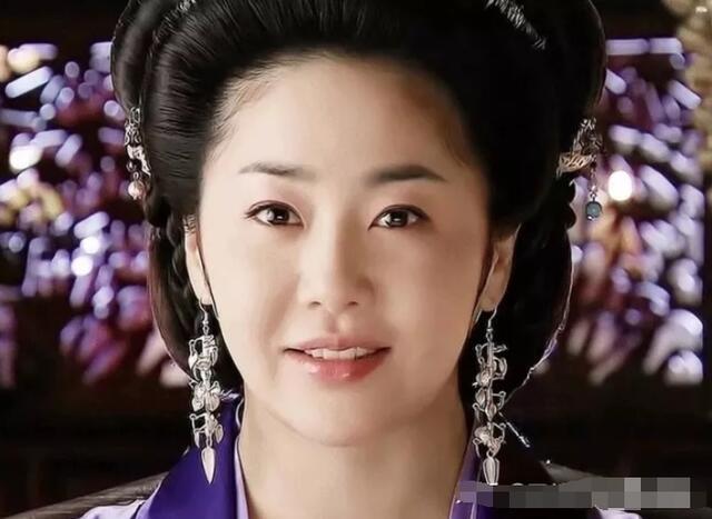 后来的《善德女王》成功将mbc演技大奖收入囊中,高贤贞的事业有了作品