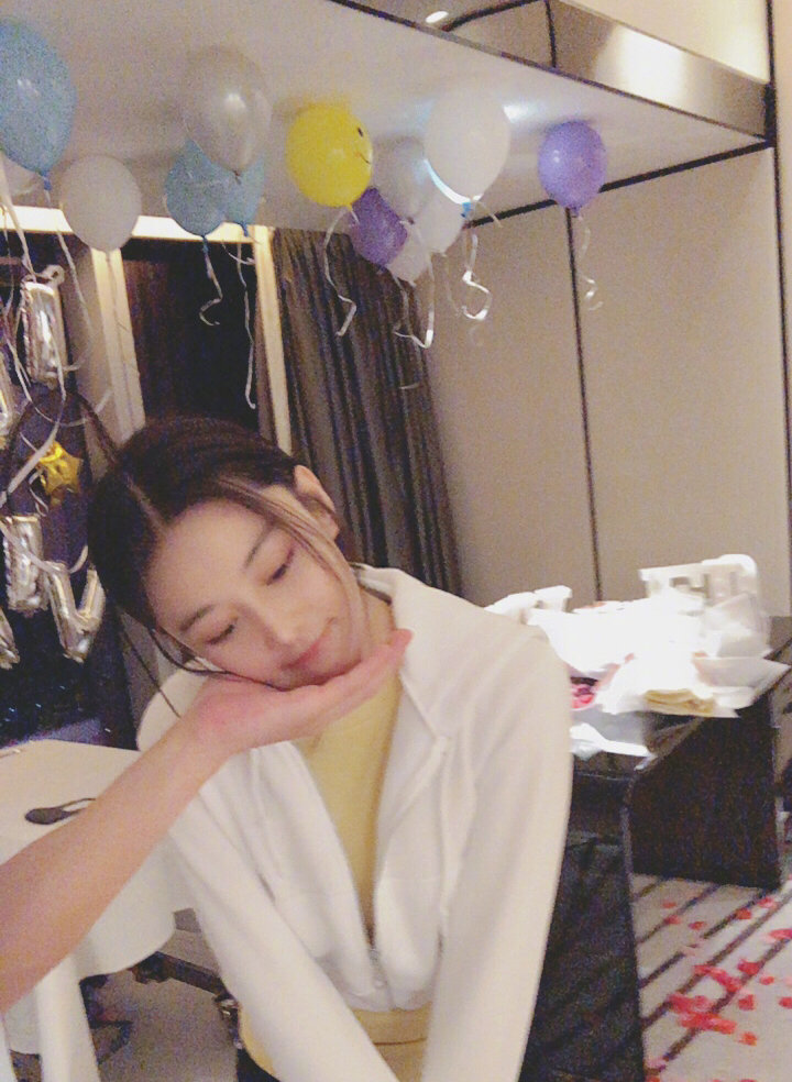 张馨予|张馨予官宣新身份，仅仅3个字引粉丝期待，能看出何捷挑老婆的眼光了