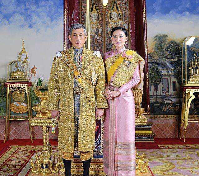 泰国王后大气晒贵妃照和贵妃穿同色衣服稳坐c位贵妃只能观望