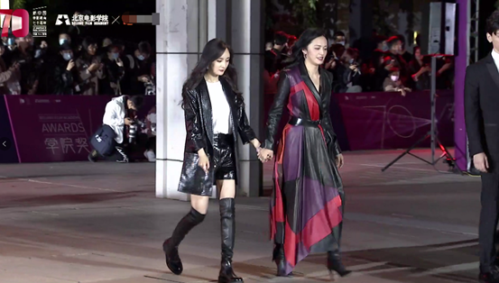 周冬雨|北电校庆群像：杨紫脸肿腿粗，关晓彤长腿惊艳，周冬雨展影后风采