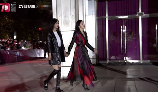 周冬雨|北电校庆群像：杨紫脸肿腿粗，关晓彤长腿惊艳，周冬雨展影后风采