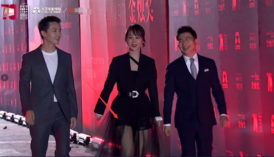 周冬雨|北电校庆群像：杨紫脸肿腿粗，关晓彤长腿惊艳，周冬雨展影后风采