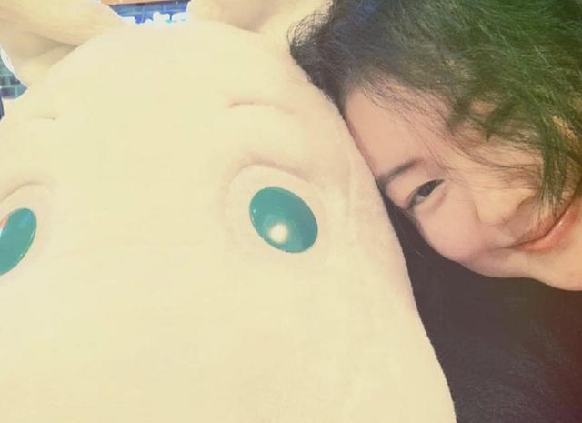 小s|小S带两女儿外出吃饭，打扮随意发型凌乱，晒素颜照脸胖到认不出