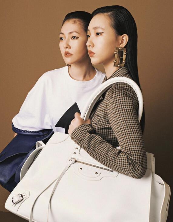 小s|小S带两女儿外出吃饭，打扮随意发型凌乱，晒素颜照脸胖到认不出