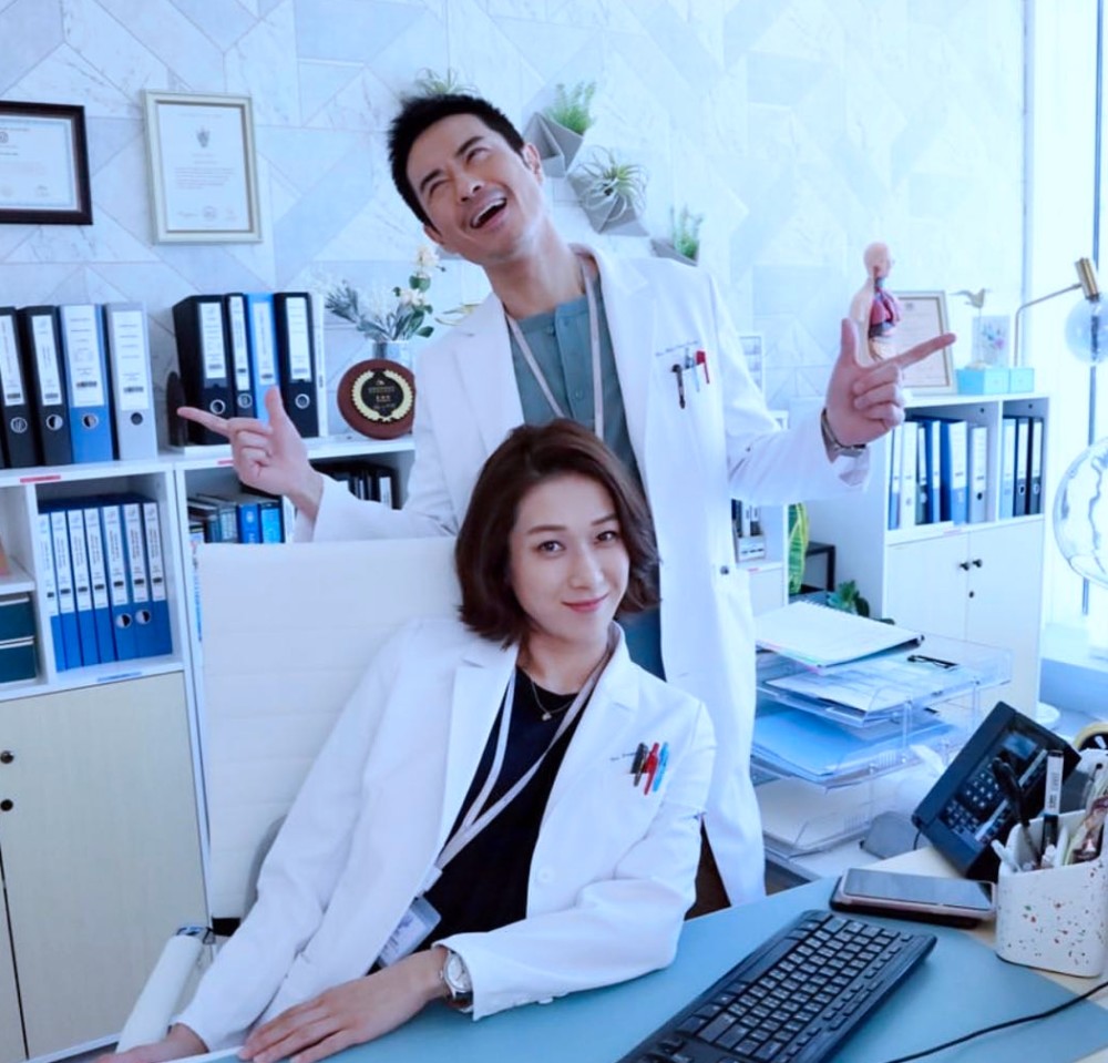 钟嘉欣|TVB花旦钟嘉欣勇敢自曝有渗尿困扰，打喷嚏或跳得太高都会憋不住