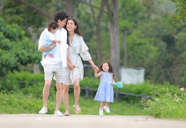 钟嘉欣|TVB花旦钟嘉欣勇敢自曝有渗尿困扰，打喷嚏或跳得太高都会憋不住