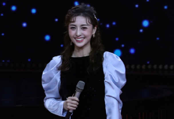 张舒越搭档杨帆主持《黄金100秒》,首次合作播出效果理想