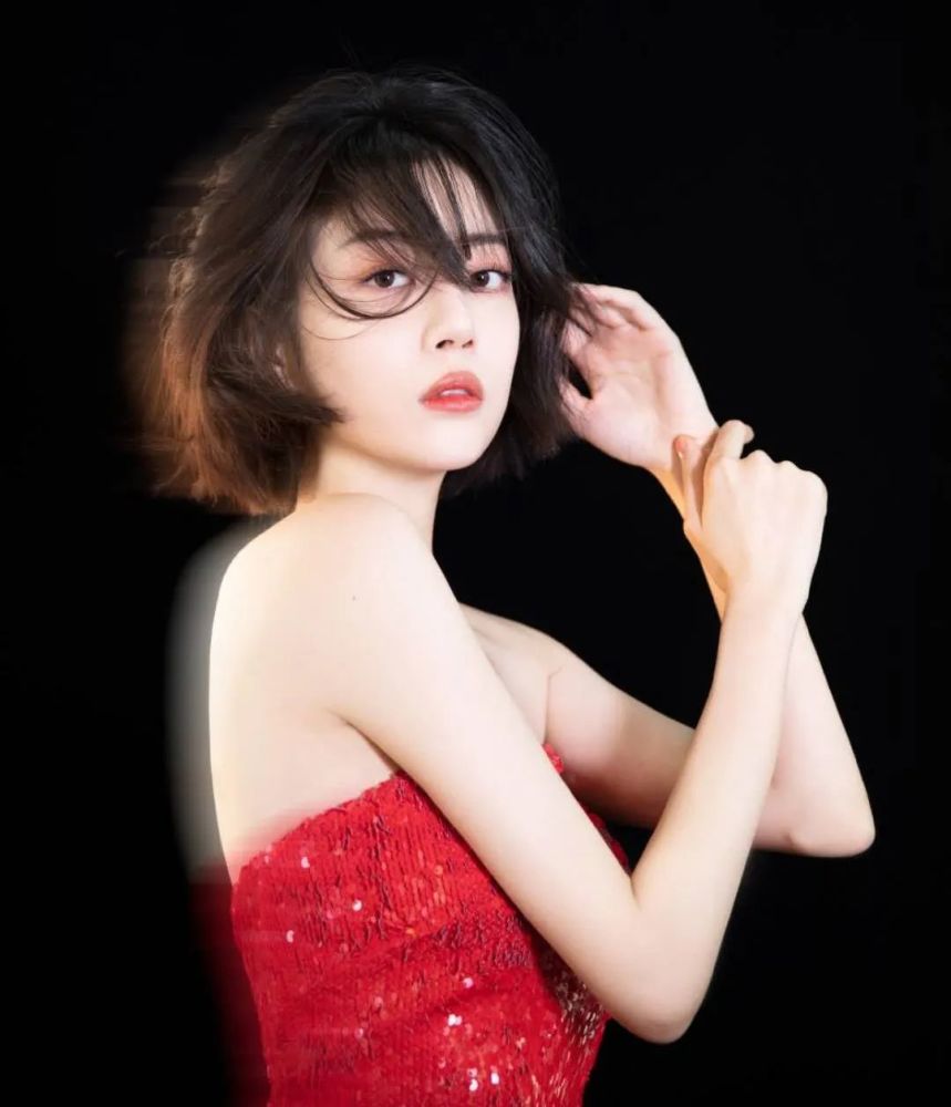 杨幂|杨幂昔日力捧小花，离开嘉行境遇凄凉，《演员》里被赵薇连骂矫情