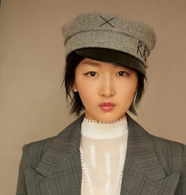 今年流行以貌取人 想要打破穿搭的平庸感吗 时髦又显脸小 腾讯新闻