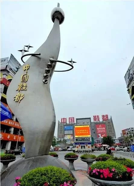 福建人:就是福建的晋江只是中国最大的一个鞋城(简称"中国鞋都"),福建