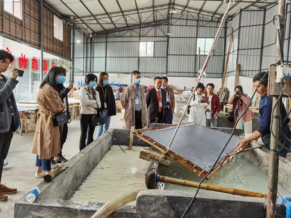 手工造纸|千年纸乡四川夹江的涅槃“纸”路 引来专家赞其“未来可期”