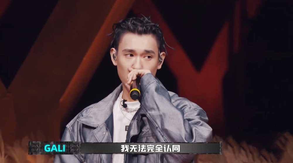 《中国新说唱》:gali现场diss车澈燃爆全场,车澈机智回应难遮羞_腾讯