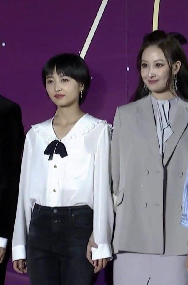 杨紫|北电校庆女星生图：杨紫表情僵硬，关晓彤着装不得体，杨幂又赢了