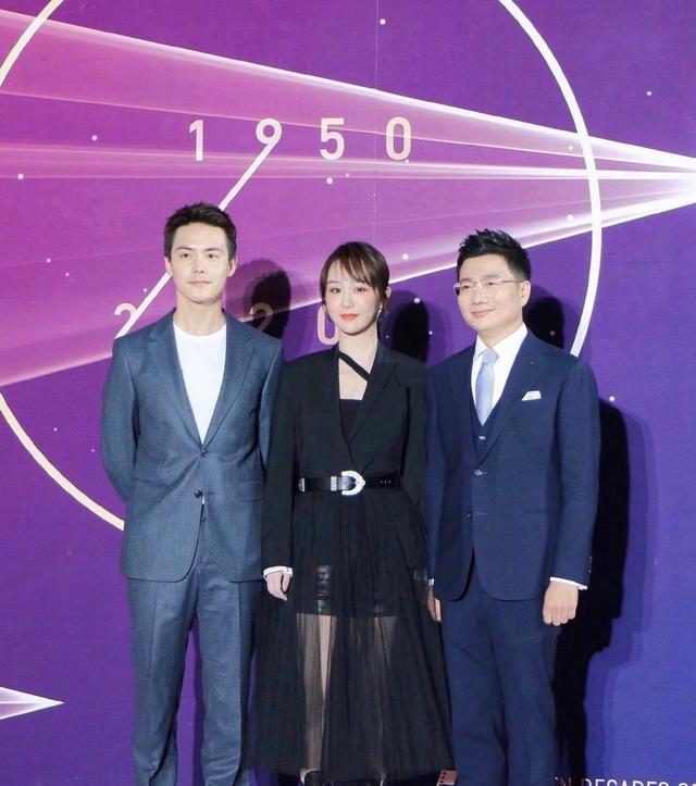 杨紫|北电校庆女星生图：杨紫表情僵硬，关晓彤着装不得体，杨幂又赢了