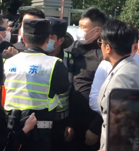 网红|演唱会前夕，知名网红与酒店工作人员发生冲突，现场发生了什么？