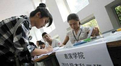 杨紫|杨紫暖心告白：今天回家来跟您过生日，愿您一切都好，我也要更努力，我爱你