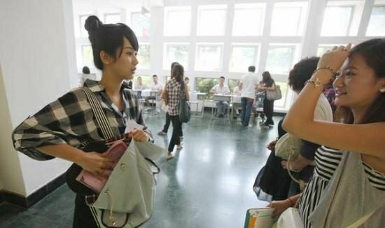 杨紫|杨紫暖心告白：今天回家来跟您过生日，愿您一切都好，我也要更努力，我爱你