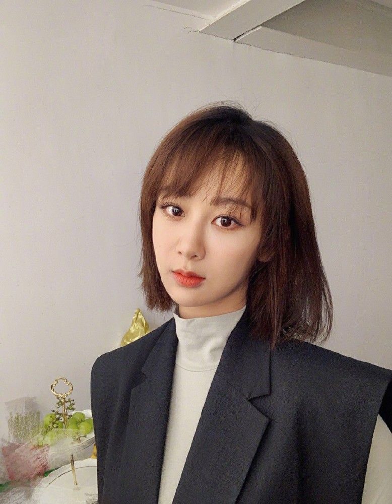 杨紫|杨紫暖心告白：今天回家来跟您过生日，愿您一切都好，我也要更努力，我爱你