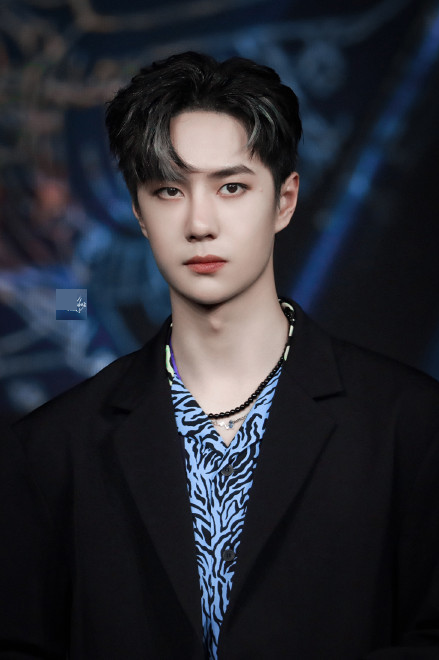 肖战|明星超话签到排行榜，肖战断层登顶，朱一龙不降反升