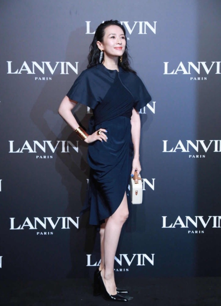 章子怡|章子怡产后首现身秀场，与马伊琍佘诗曼比美，生图曝光脸部干瘦显皱纹