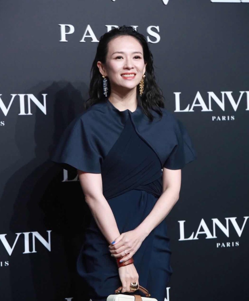 章子怡|章子怡产后首现身秀场，与马伊琍佘诗曼比美，生图曝光脸部干瘦显皱纹