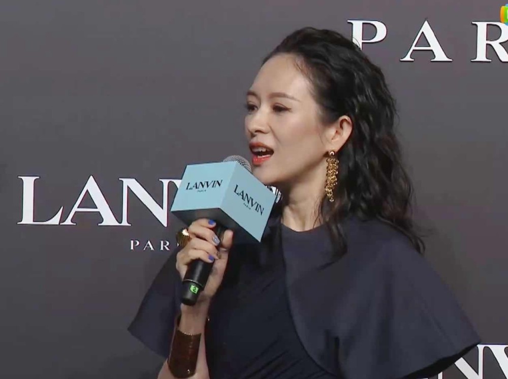 章子怡|章子怡产后首现身秀场，与马伊琍佘诗曼比美，生图曝光脸部干瘦显皱纹