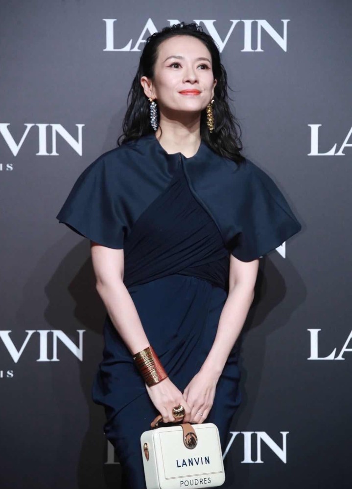 章子怡|章子怡产后首现身秀场，与马伊琍佘诗曼比美，生图曝光脸部干瘦显皱纹