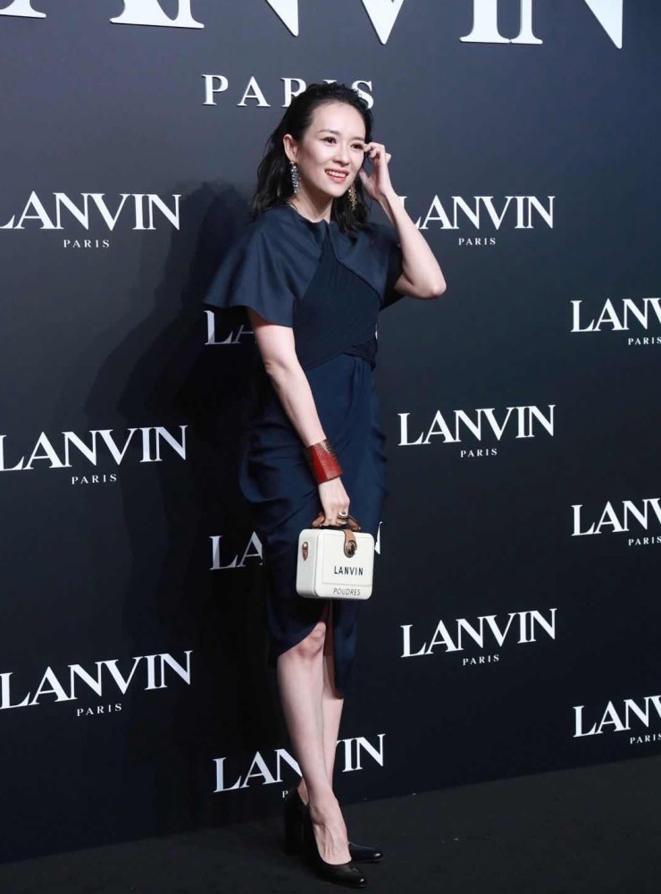 章子怡|章子怡产后首现身秀场，与马伊琍佘诗曼比美，生图曝光脸部干瘦显皱纹