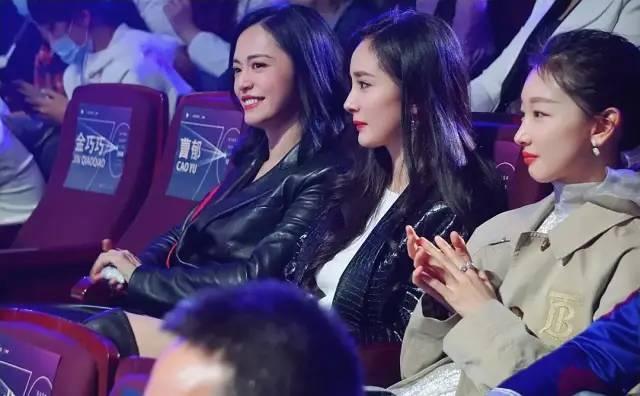 周冬雨|北电70周年校庆现场亮点：周冬雨后台吃点心，杨幂台下忙打电话