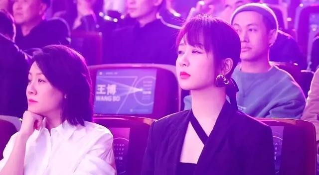 周冬雨|北电70周年校庆现场亮点：周冬雨后台吃点心，杨幂台下忙打电话