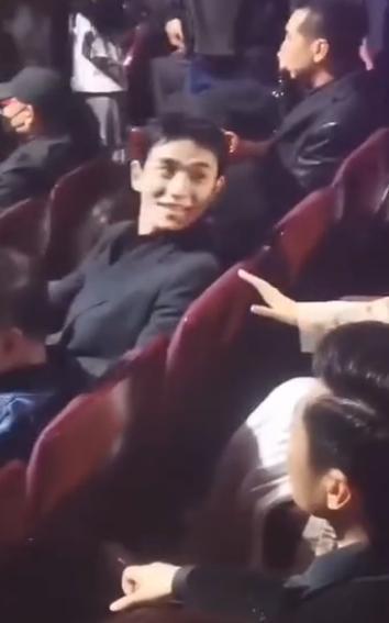 周冬雨|北电70周年校庆现场亮点：周冬雨后台吃点心，杨幂台下忙打电话