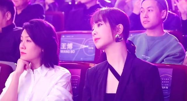 周冬雨|北电70周年校庆现场亮点：周冬雨后台吃点心，杨幂台下忙打电话