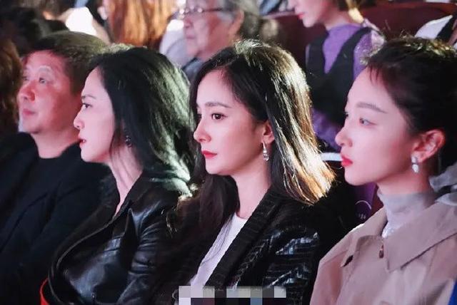 周冬雨|北电70周年校庆现场亮点：周冬雨后台吃点心，杨幂台下忙打电话