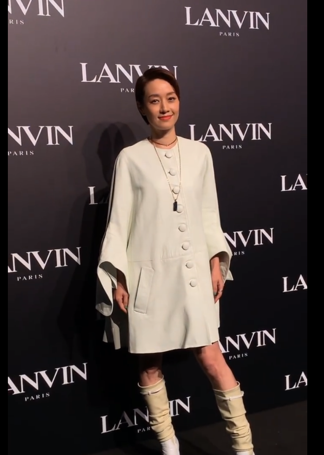 章子怡|章子怡产后首现身秀场，与马伊琍佘诗曼比美，生图曝光脸部干瘦显皱纹