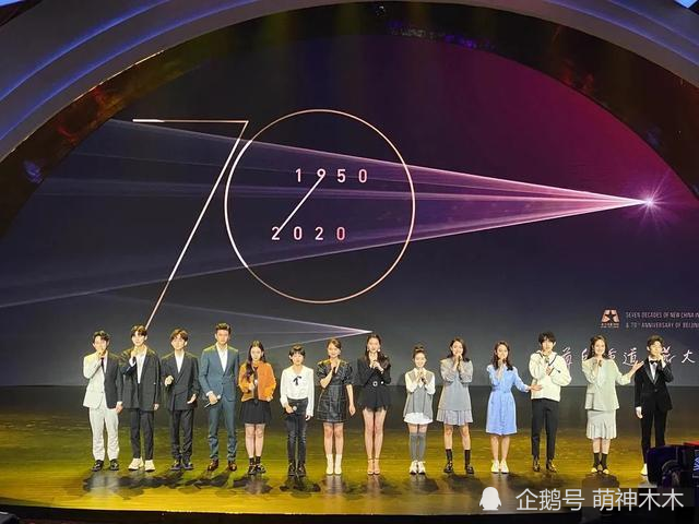 周冬雨|北电70周年校庆现场亮点：周冬雨后台吃点心，杨幂台下忙打电话