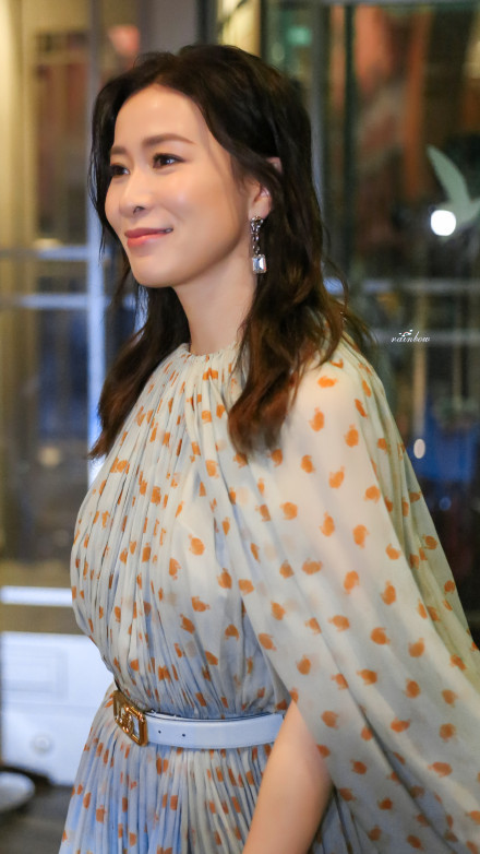 章子怡|章子怡产后首现身秀场，与马伊琍佘诗曼比美，生图曝光脸部干瘦显皱纹