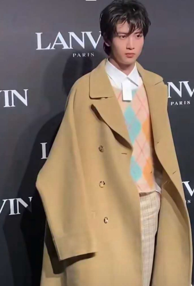 章子怡|章子怡产后首现身秀场，与马伊琍佘诗曼比美，生图曝光脸部干瘦显皱纹