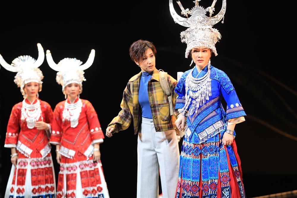 山海情深|第七个全国扶贫日，这群“苗族姑娘”在中国上海国际艺术节走秀