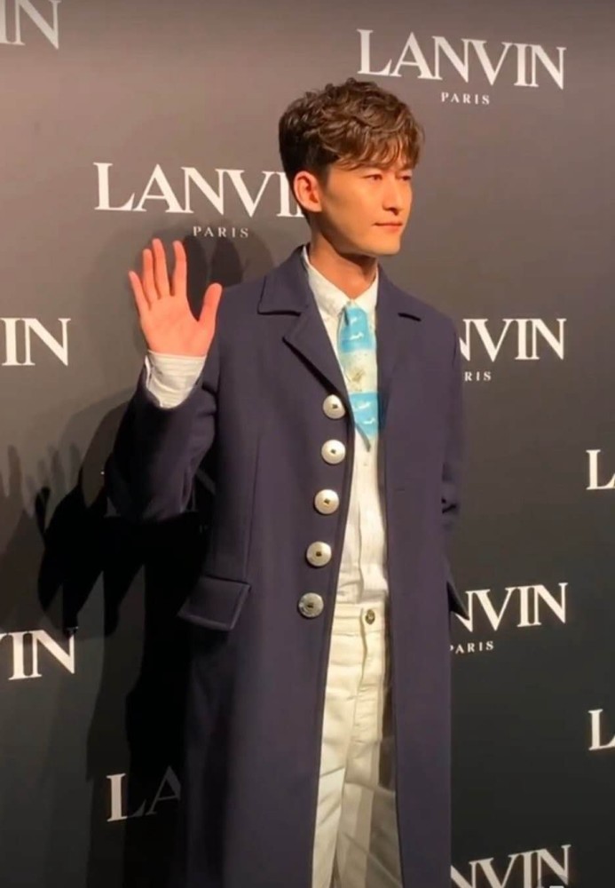 章子怡|章子怡产后首现身秀场，与马伊琍佘诗曼比美，生图曝光脸部干瘦显皱纹